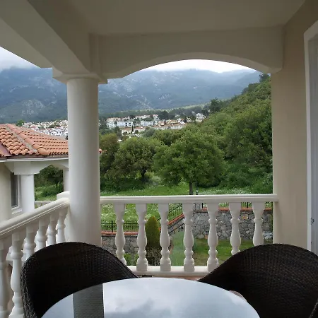 Lejlighed Newly Refurbished Top Floor Apartment, Near To Beach *