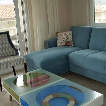 Newly Refurbished Top Floor Apartment, Near To Beach Appartement *