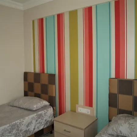 Newly Refurbished Top Floor Apartment, Near To Beach 公寓